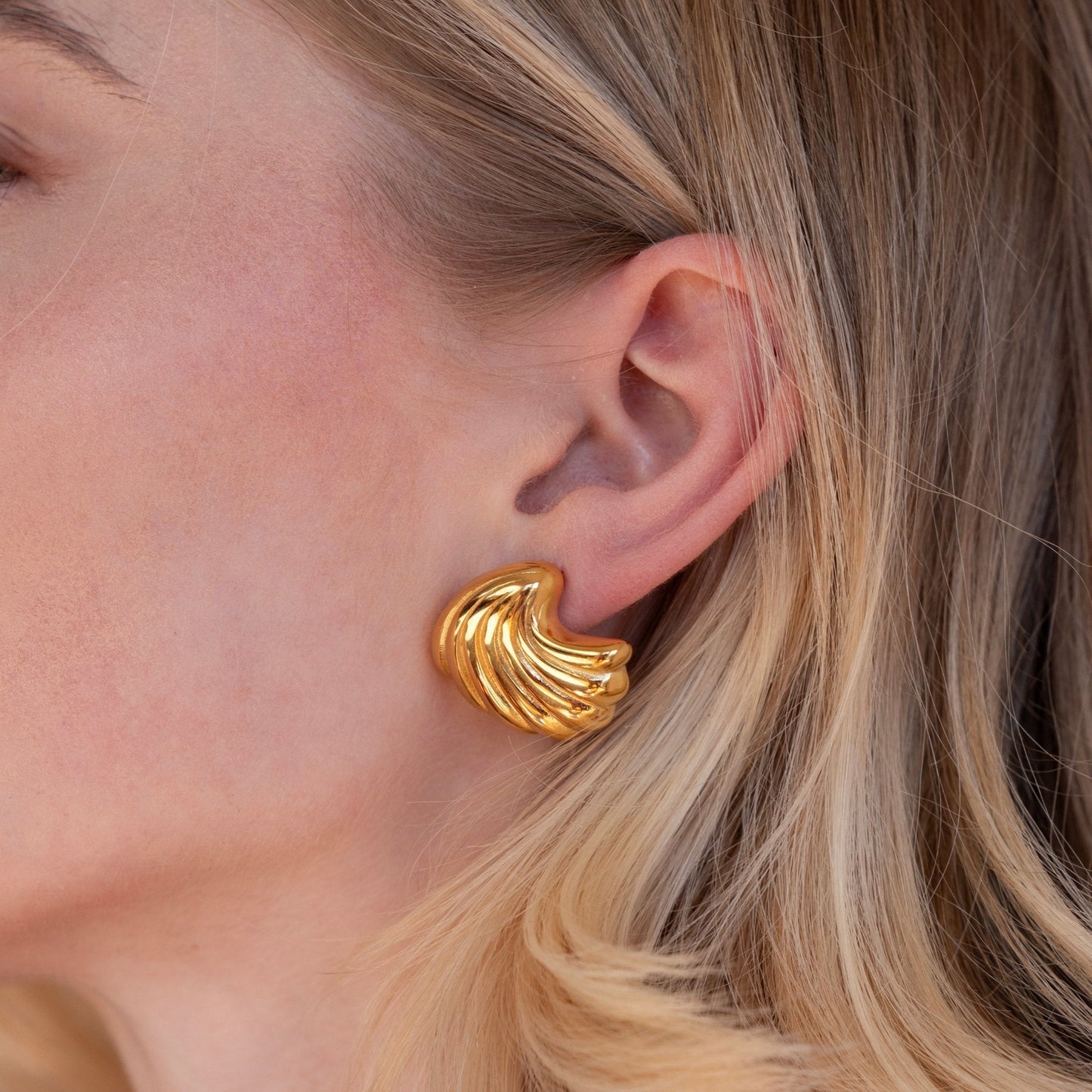 Muschel-Design Ohrstecker in Gold