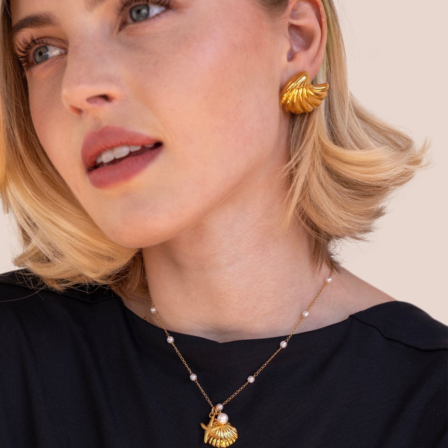Muschel-Design Ohrstecker in Gold