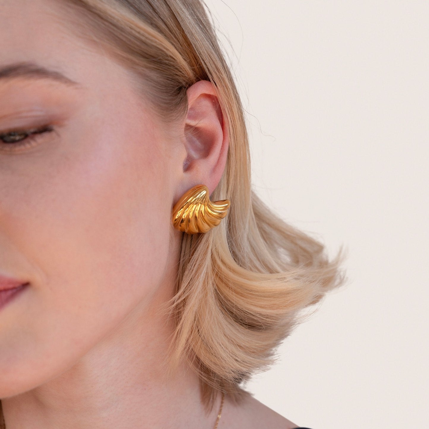 Muschel-Design Ohrstecker in Gold