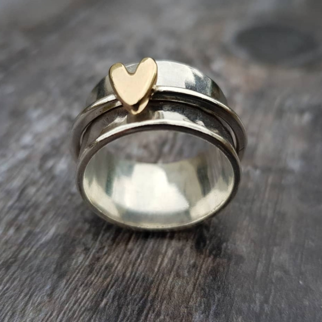 Silberring mit goldenem Herz