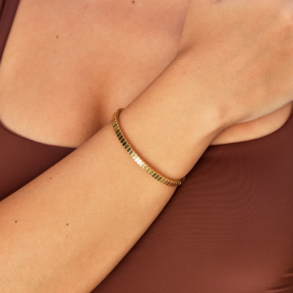 Strukturierter Gold-Armreif