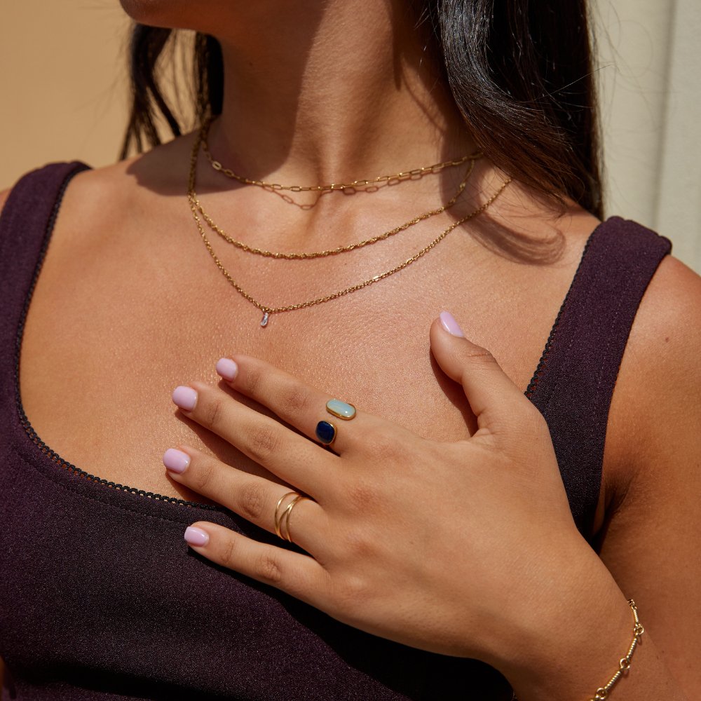 Goldener Wrap-Ring mit Doppelstein