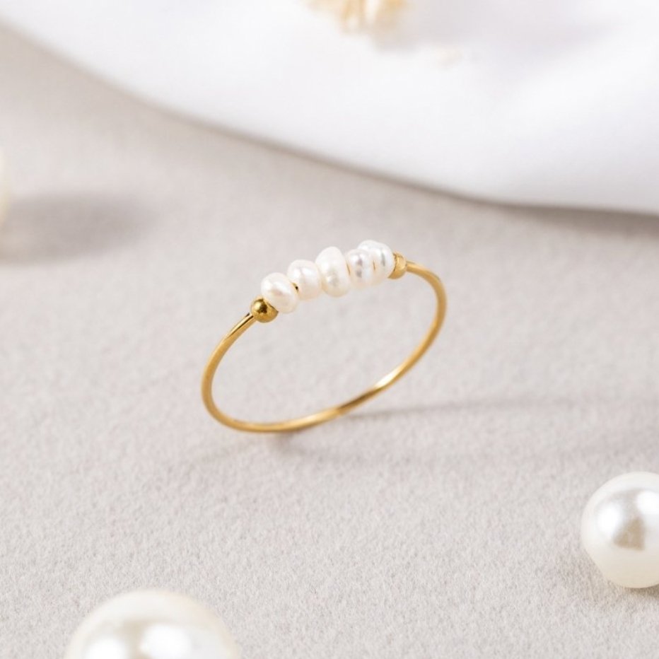 Minimalistischer Goldring mit Süßwasserperlen