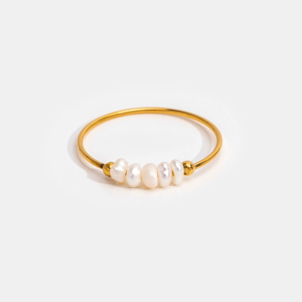 Minimalistischer Goldring mit Süßwasserperlen
