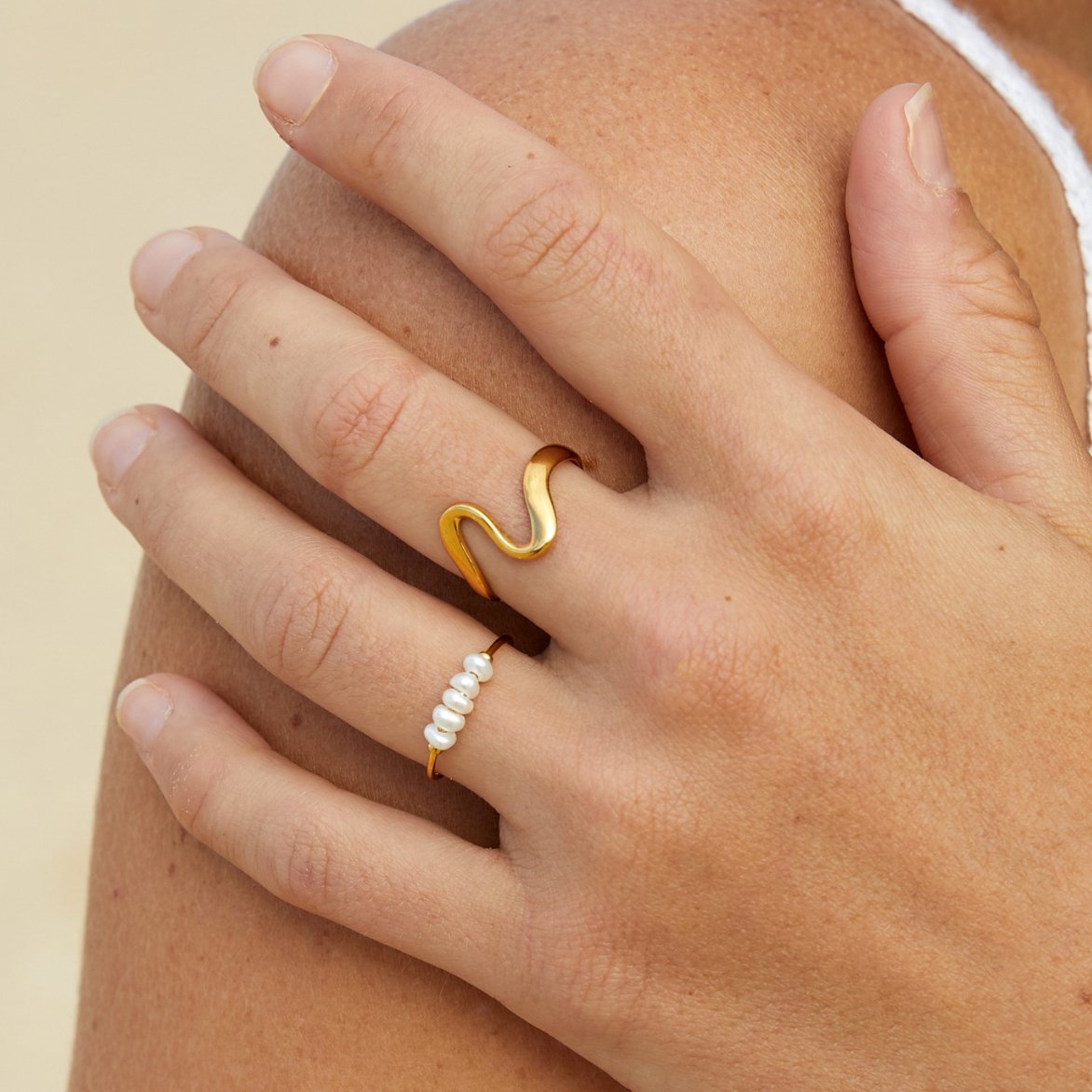 Minimalistischer Goldring mit Süßwasserperlen