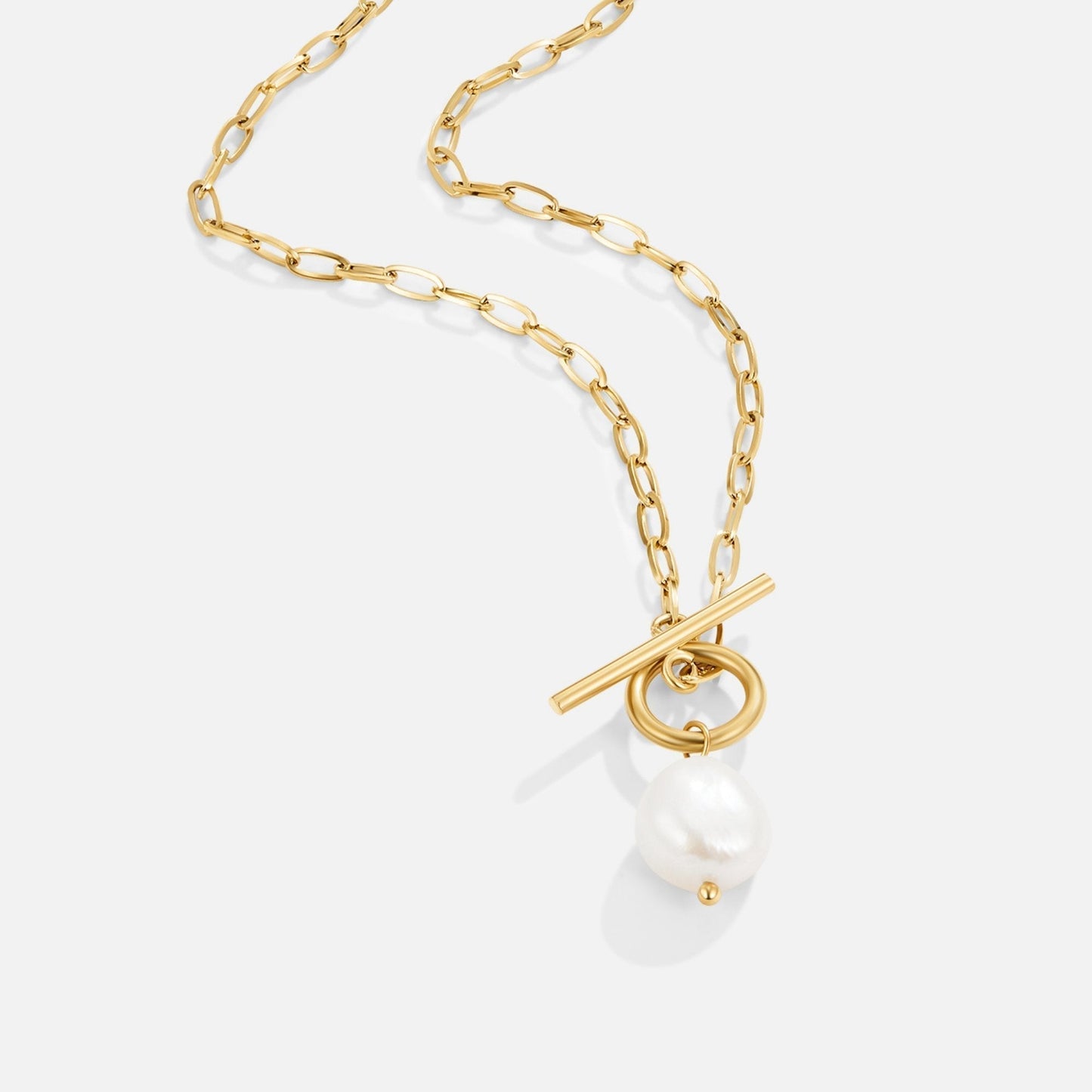 Goldene Halskette mit Süßwasserperle