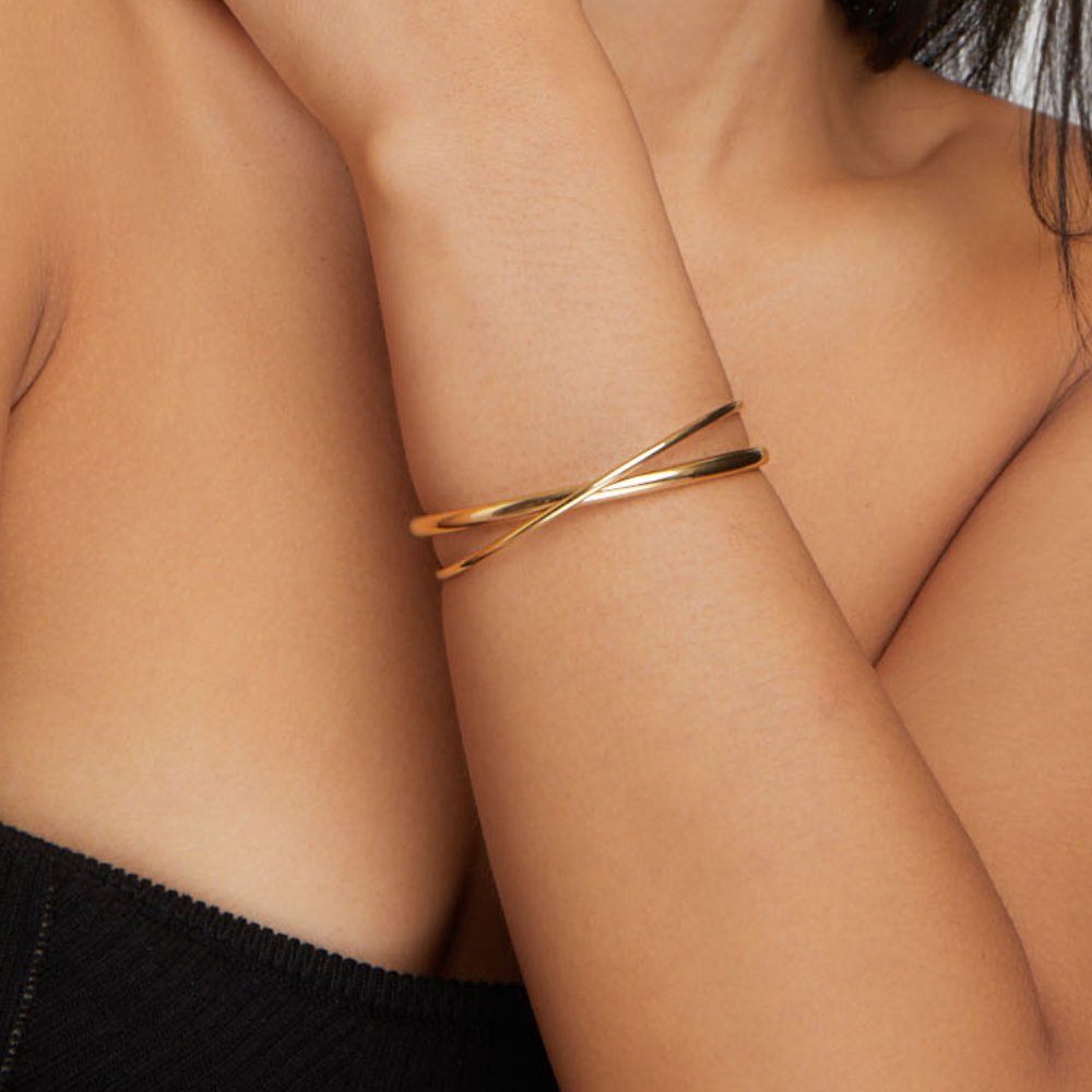 Goldener Twist-Armreif