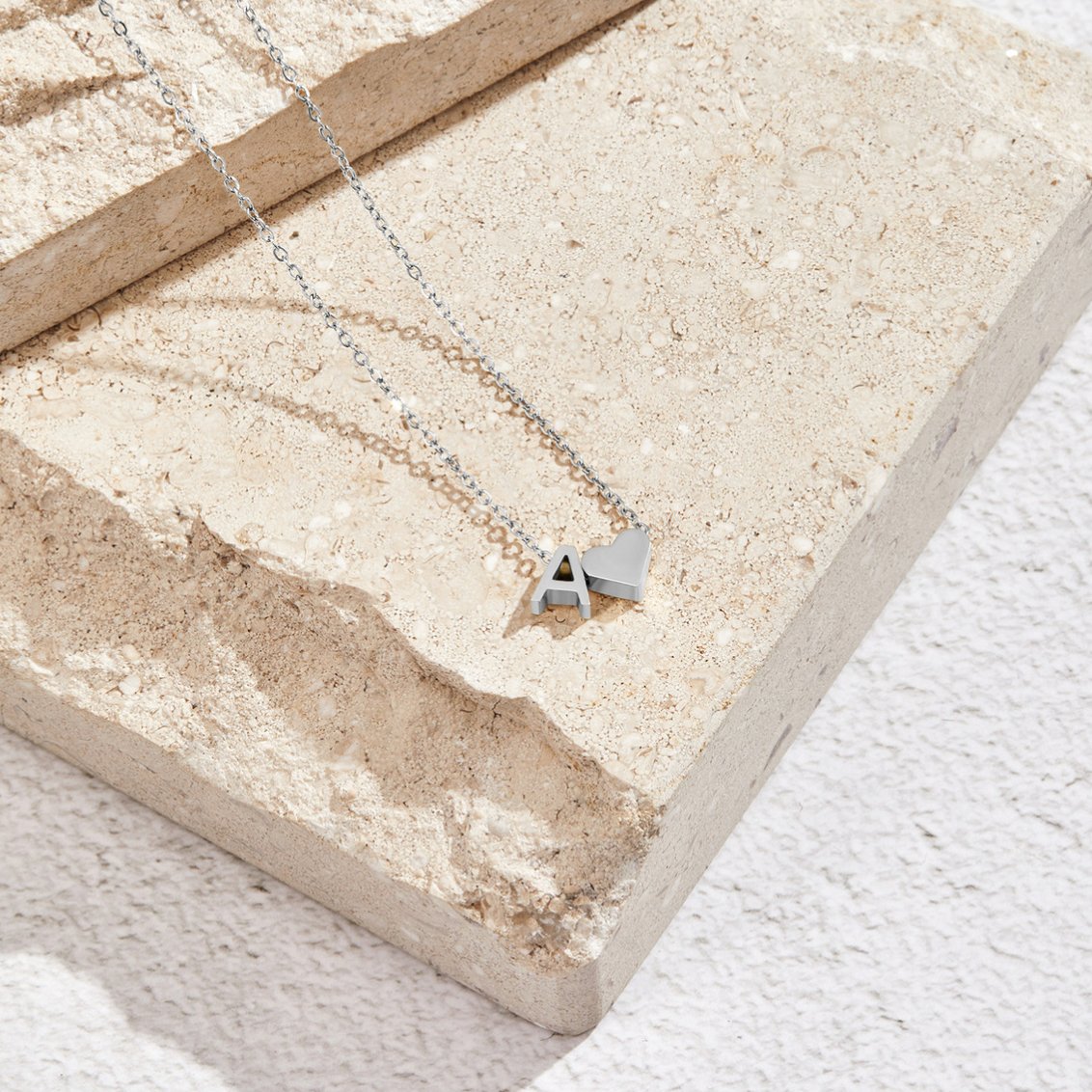 Silberne Halskette mit Herz & Initiale