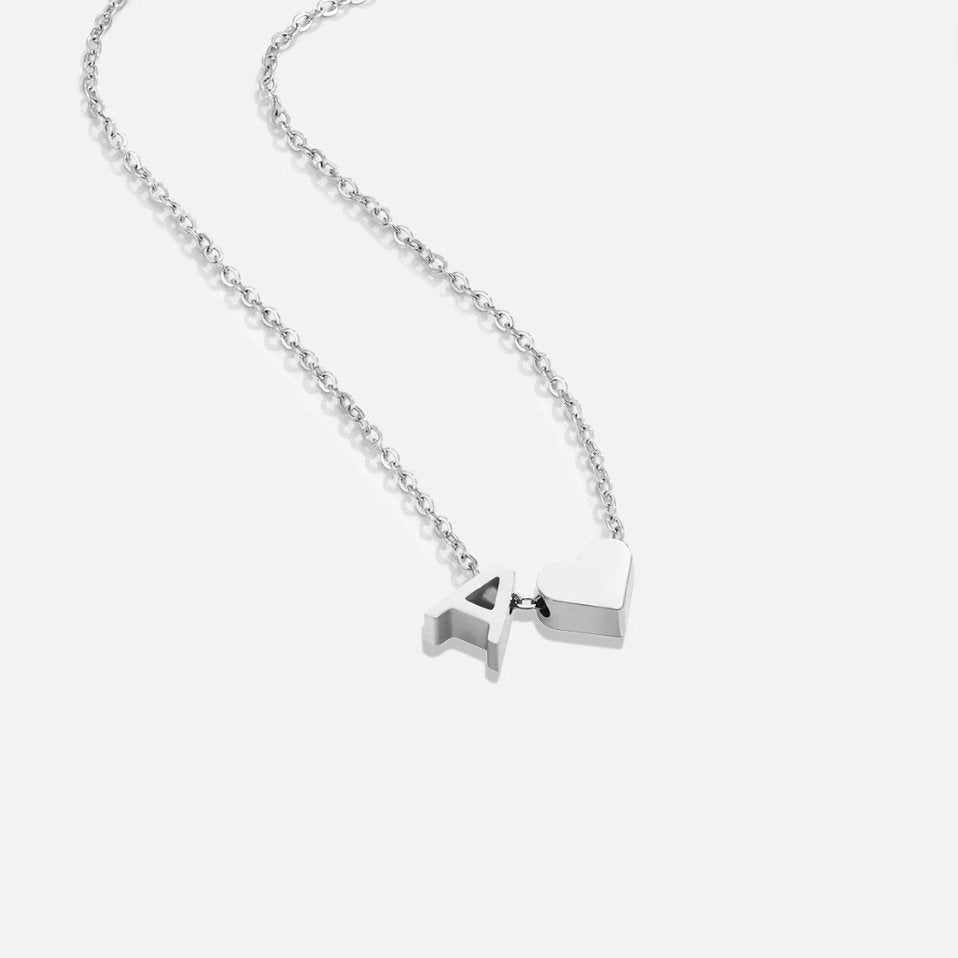 Silberne Halskette mit Herz & Initiale