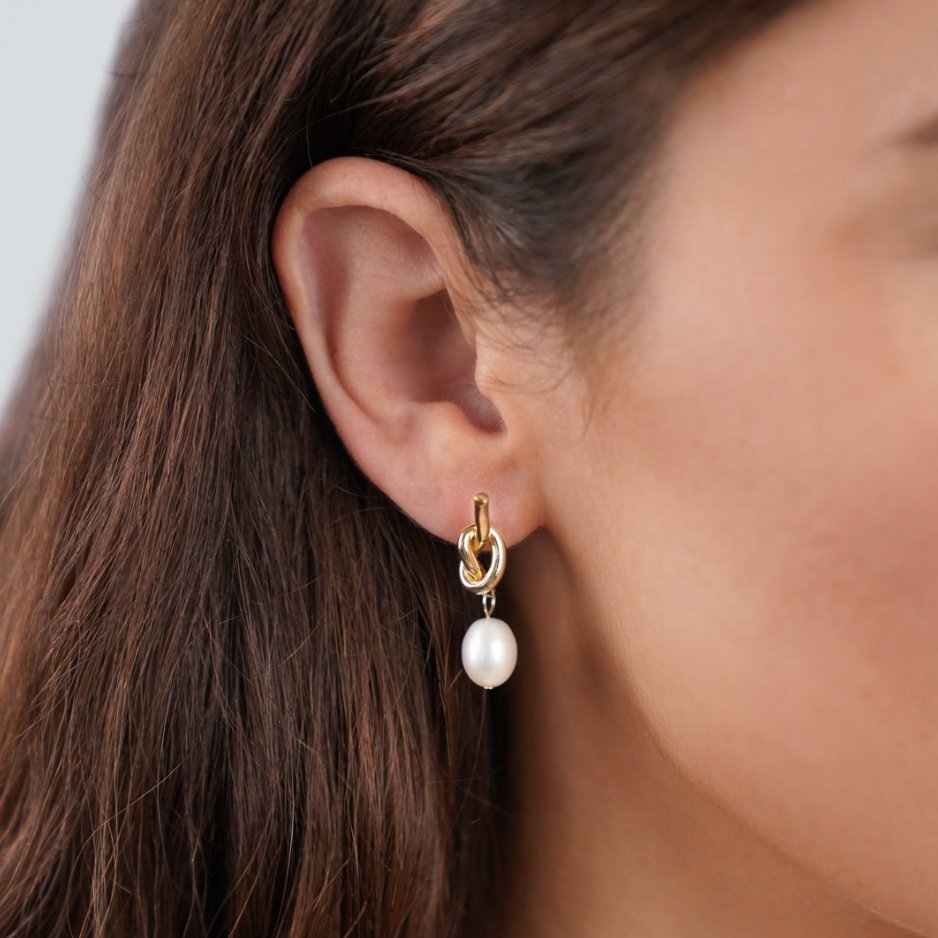 Elegante Knoten-Ohrringe mit Süßwasserperlen