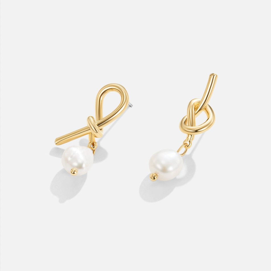 Elegante Knoten-Ohrringe mit Süßwasserperlen