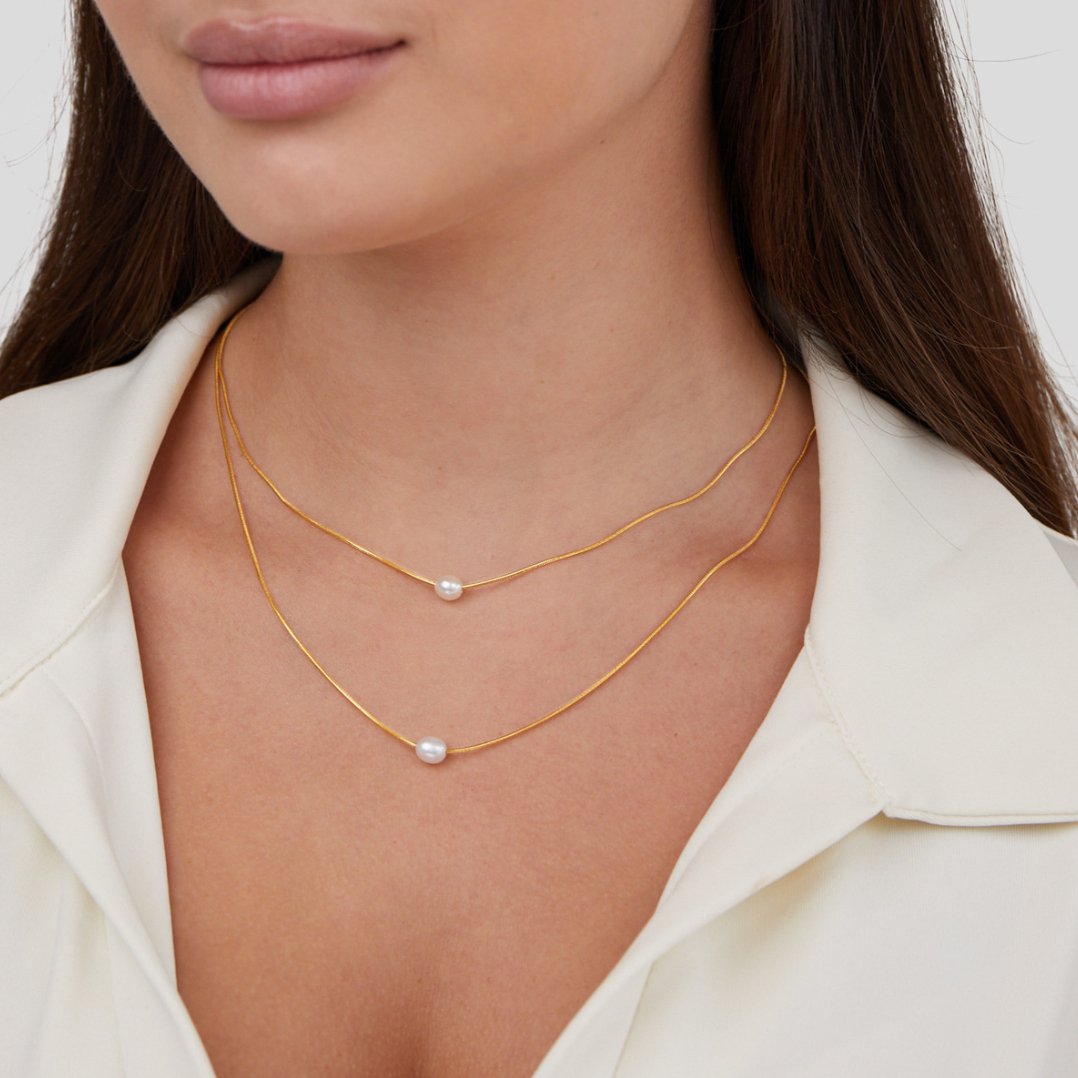 Goldene Doppelkette mit Süßwasserperlen