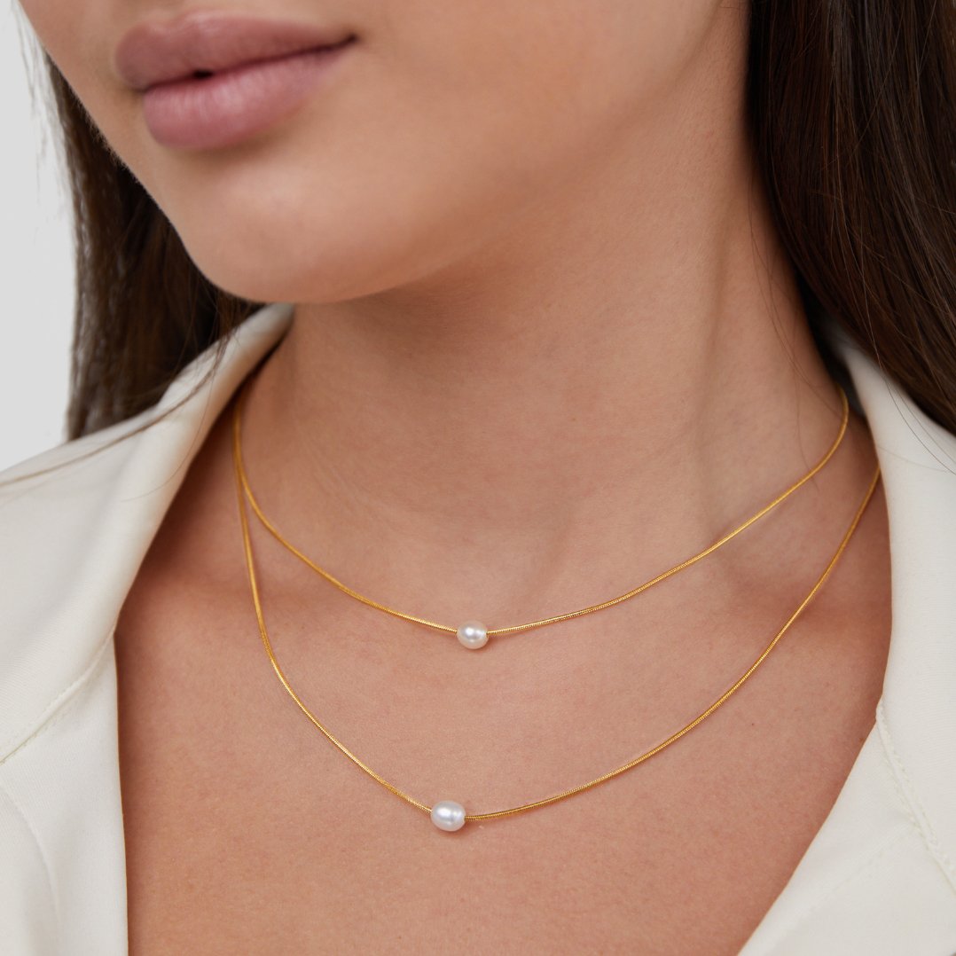 Goldene Doppelkette mit Süßwasserperlen