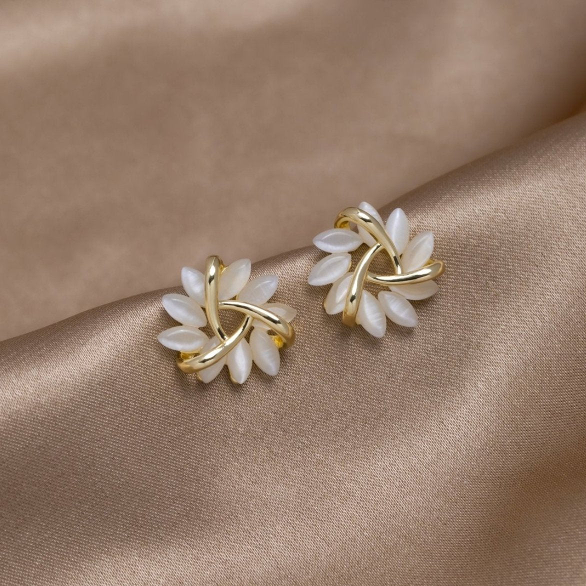 Elegantes Set aus Blüten- & Geometrischen Creolen