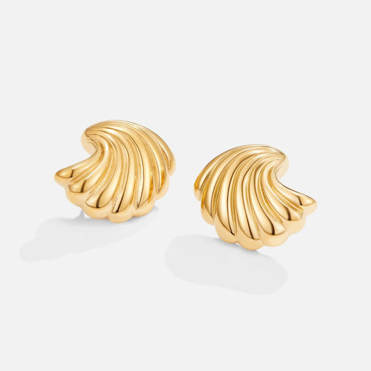 Muschel-Design Ohrstecker in Gold