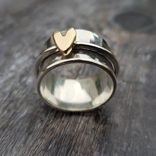 Silberring mit goldenem Herz