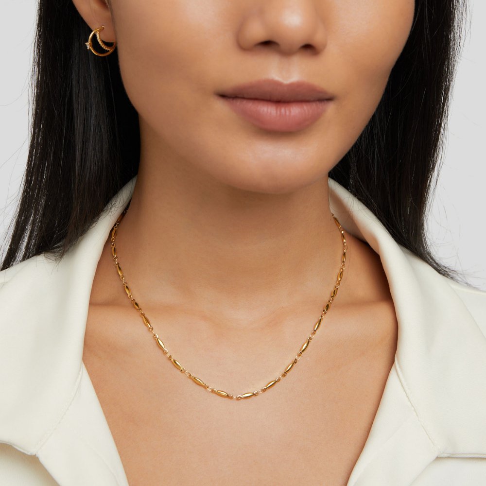 Goldene Halskette mit Gliederdesign