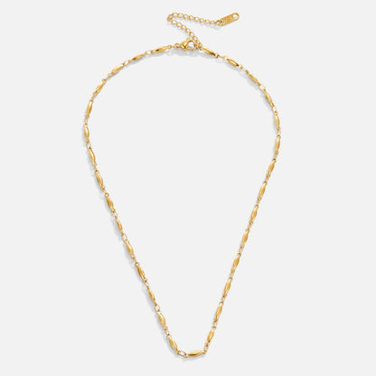 Goldene Halskette mit Gliederdesign