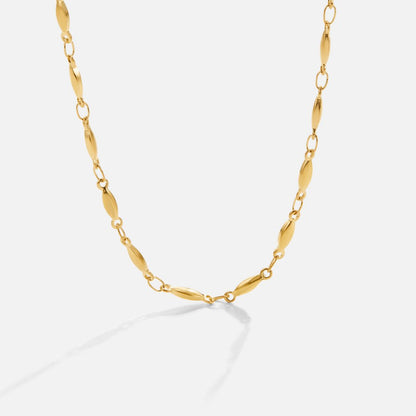 Goldene Halskette mit Gliederdesign
