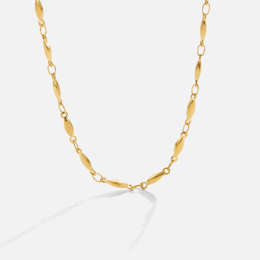 Goldene Halskette mit Gliederdesign