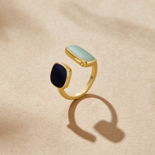 Goldener Wrap-Ring mit Doppelstein