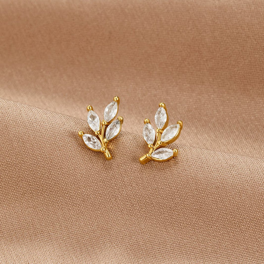 Funkelnde Blatt Ohrstecker in Gold