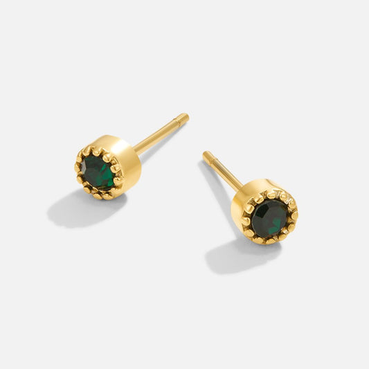 Goldene Ohrstecker mit grünem Edelstein