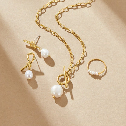 Goldene Halskette mit Süßwasserperlenanhänger
