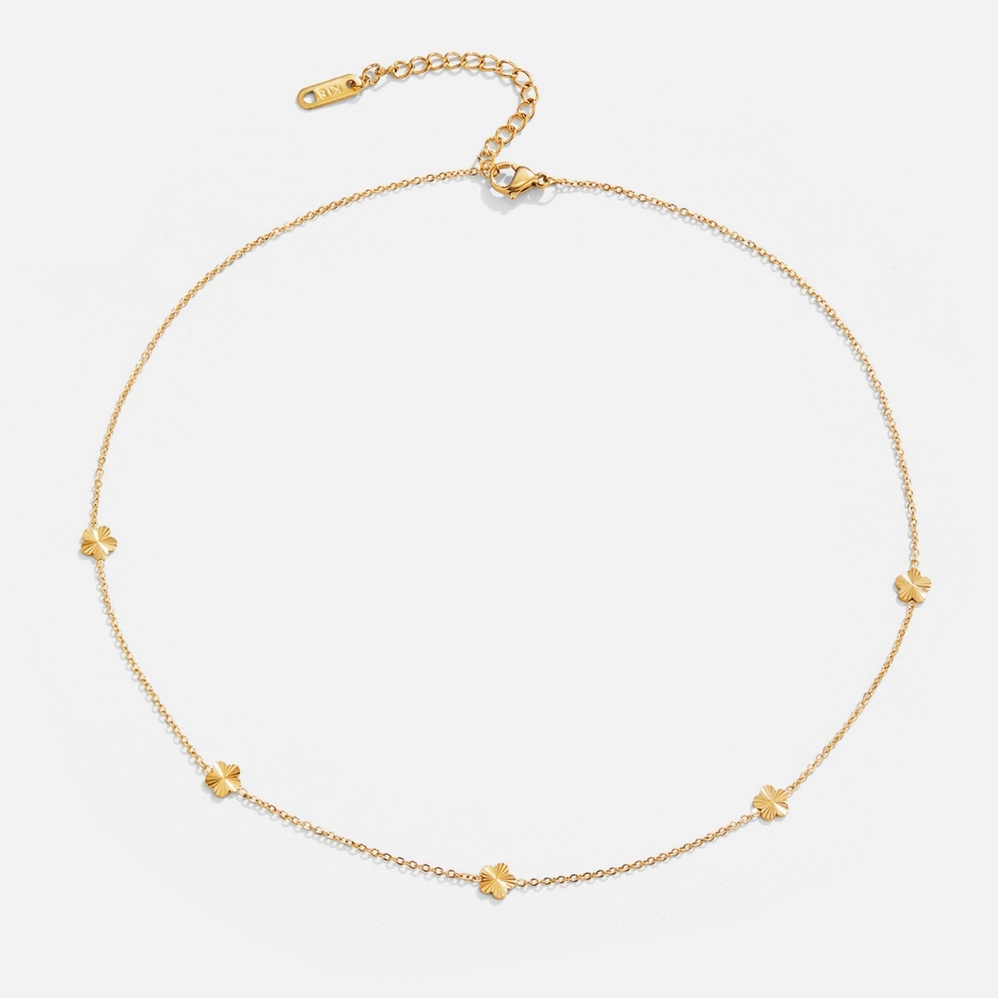 Goldene Halskette mit Kleinen Blumenanhängern