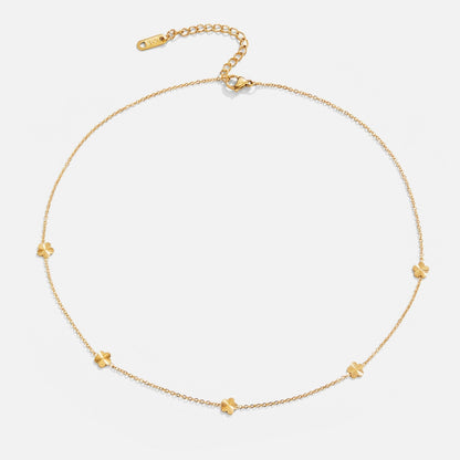 Goldene Halskette mit Kleinen Blumenanhängern