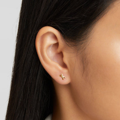 Minimalistische Goldene X-Ohrstecker