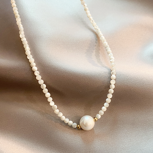 Klassische Perlenkette mit Bead-Design