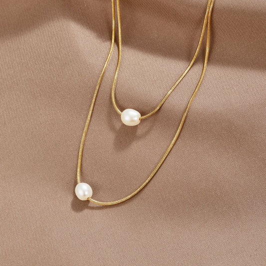 Goldene Doppelkette mit Süßwasserperlen