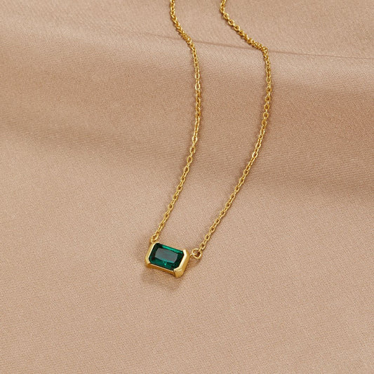 Elegante Halskette mit grünem Smaragd-Anhänger
