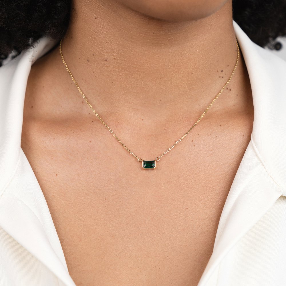 Elegante Halskette mit grünem Smaragd-Anhänger