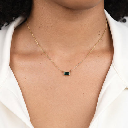 Elegante Halskette mit grünem Smaragd-Anhänger