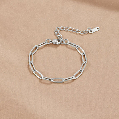 Modernes Gliederarmband im Büroklammer-Stil