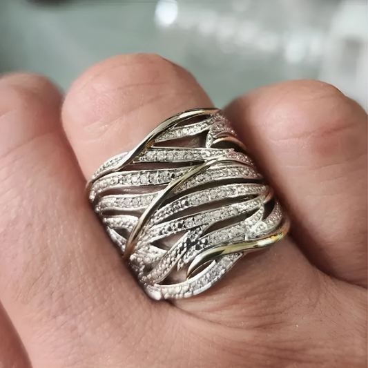 Eleganter Multi-Layer Ring mit Twist-Design