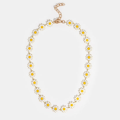 Goldene Halskette mit Gänseblümchenanhängern